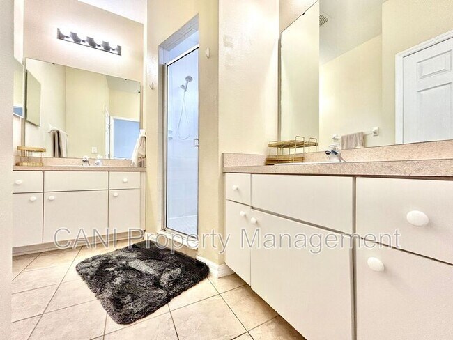 Building Photo - 1134 S Beach Cir