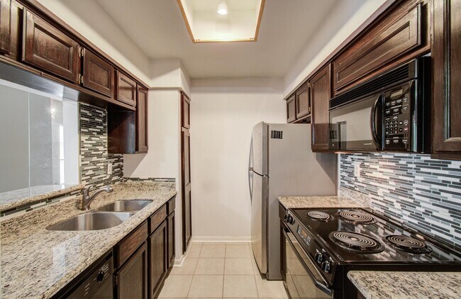 Building Photo - 8299 Cambridge St