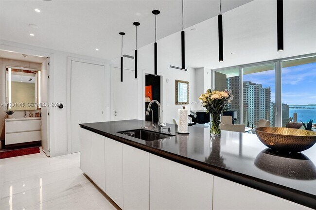 Building Photo - 300 Biscayne Blvd Way