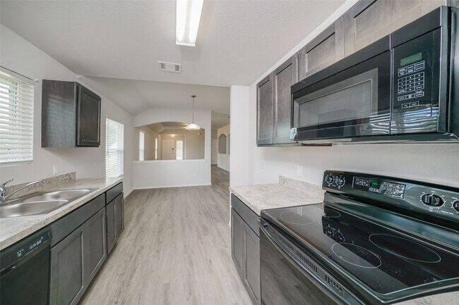 Building Photo - 416 Brushback Dr