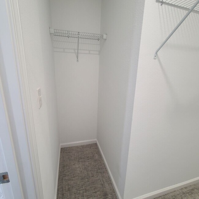 Building Photo - 407 E Doxey St