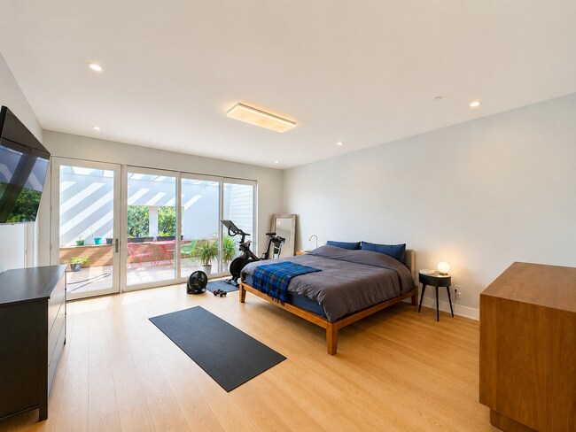 Building Photo - LUXURY CONDO BY METRO