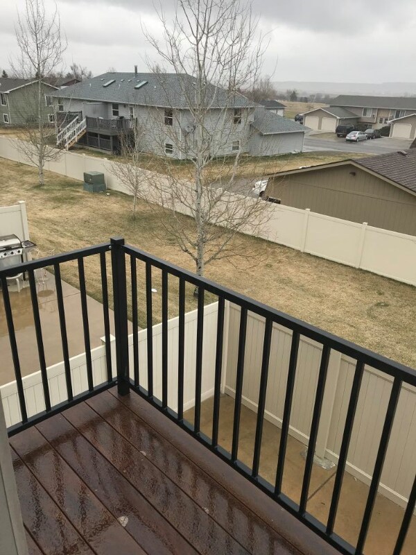 Building Photo - 2025 Lake Hills Dr