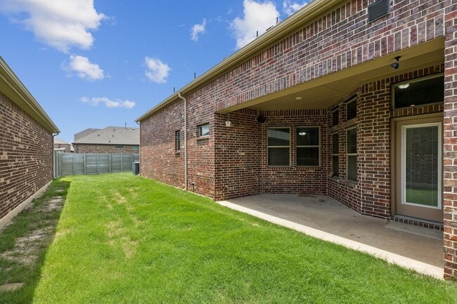 Building Photo - 913 Parkside Dr
