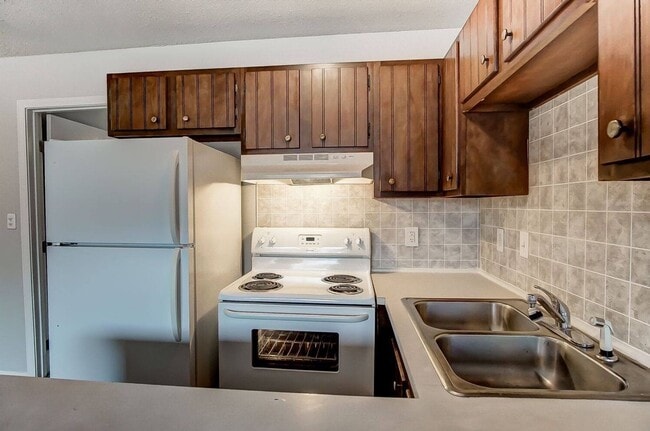 Building Photo - 509 Green Valley Dr