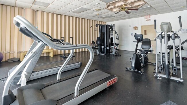 Building Photo - 3701 N Country Club Dr