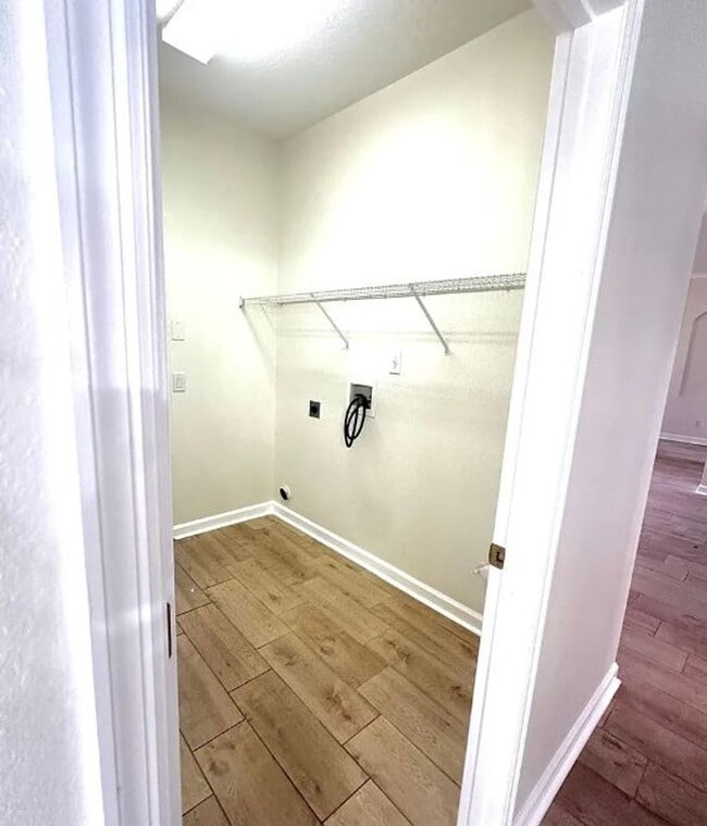 Building Photo - Your Dream Home Awaits! 5 bedroom 3 bath Single Family HOME!!