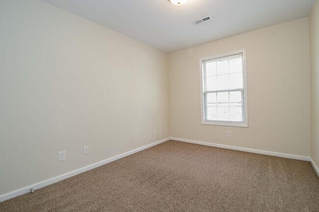 Building Photo - 1718-G Thistlewood Dr