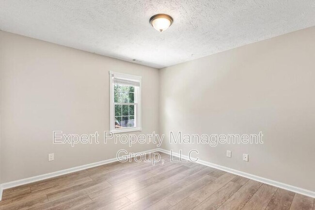 Building Photo - 2470 Lull Water Dr