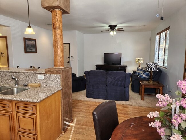 Building Photo - Furnished Bison Cove - 2 bed / 2 bath - Furnished Unit