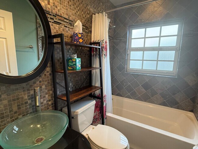 Building Photo - 9707 Sun Pointe Dr