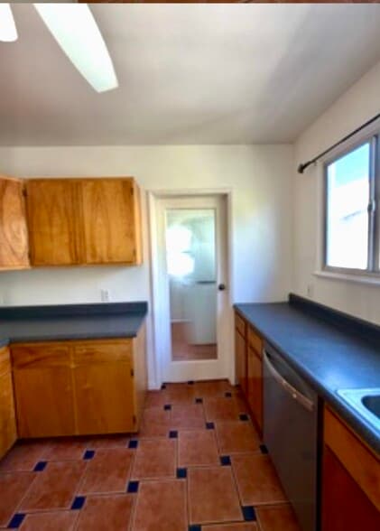 Building Photo - 6089 Cashio St