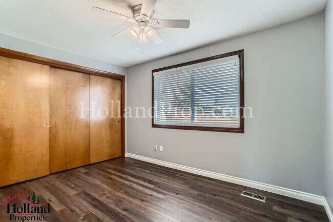 Building Photo - Charming 3-Bed, 2-Bath Home with Stunning Neighborhood Views & Excellent Amenities! NEW PRICE and...