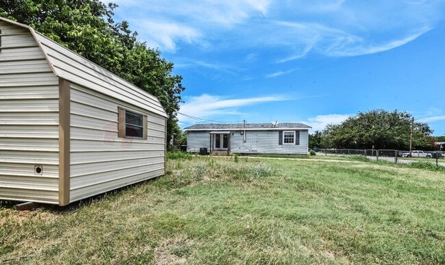 Building Photo - 1402 Elyse Dr