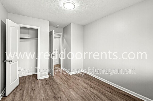 Building Photo - 10301 Medallion Dr