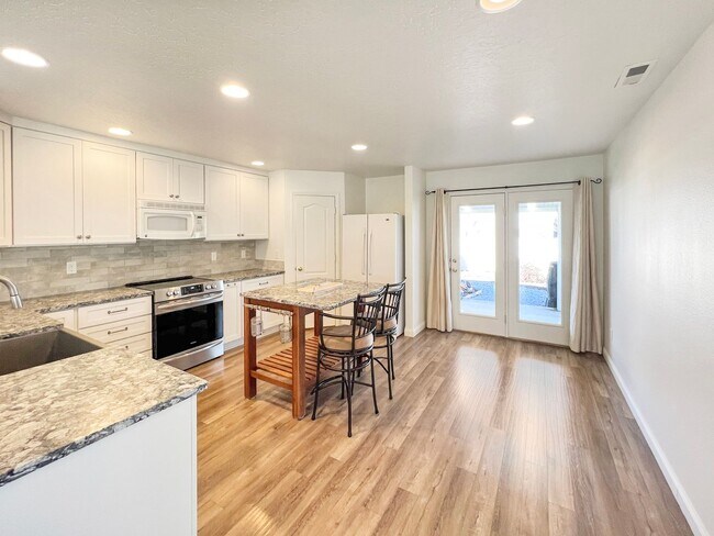 Building Photo - Suburban Dream: Exquisite 3BR Retreat with Modern Comforts and a Pet-Friendly Yard in Meridian