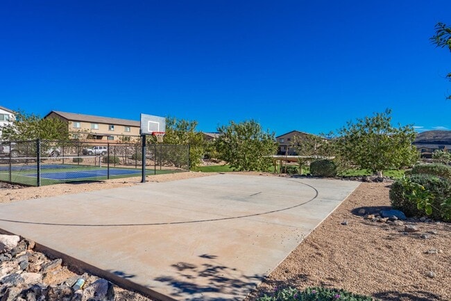 Building Photo - 548 N 550 W