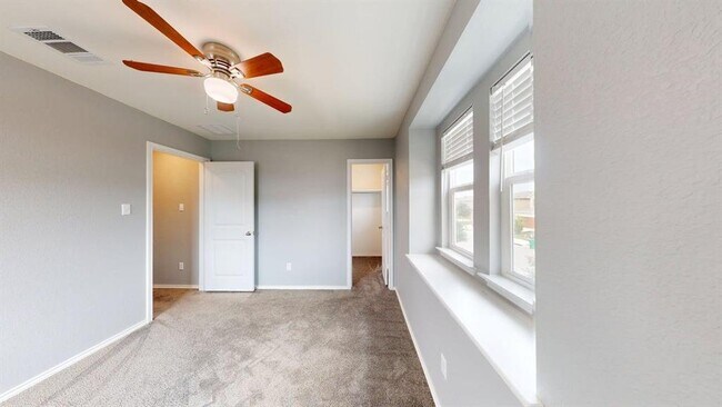 Building Photo - 387 Gustaf Trl