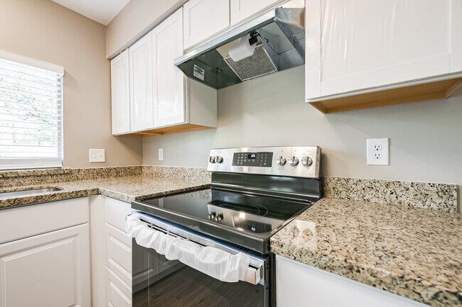 Building Photo - 2051 Oak Shores Dr