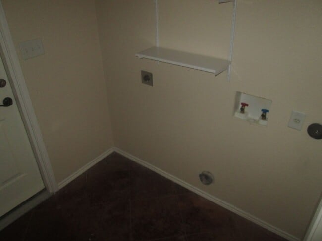 Building Photo - 912 Carla Kay Dr