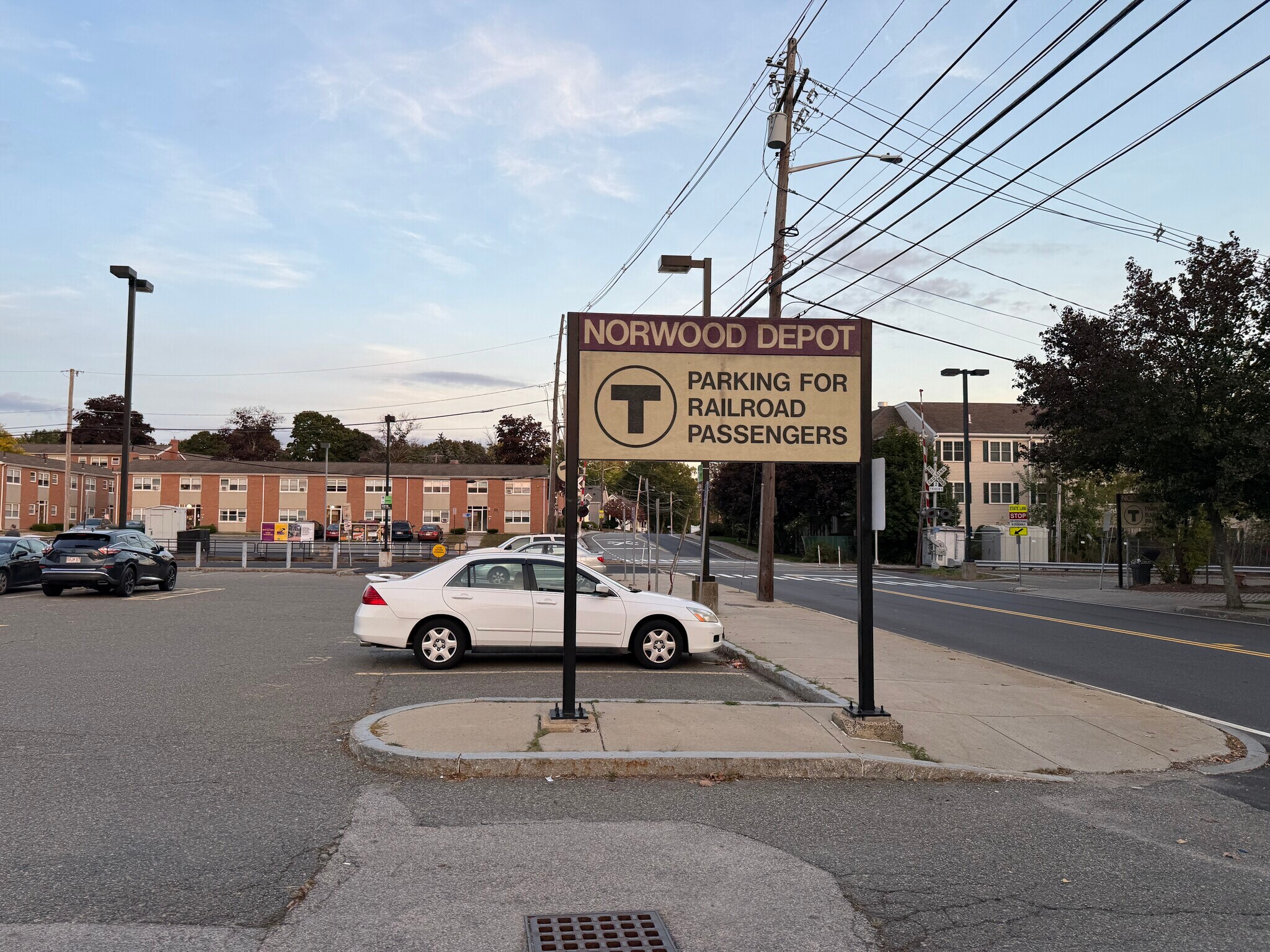 Building Photo - 211 Central St