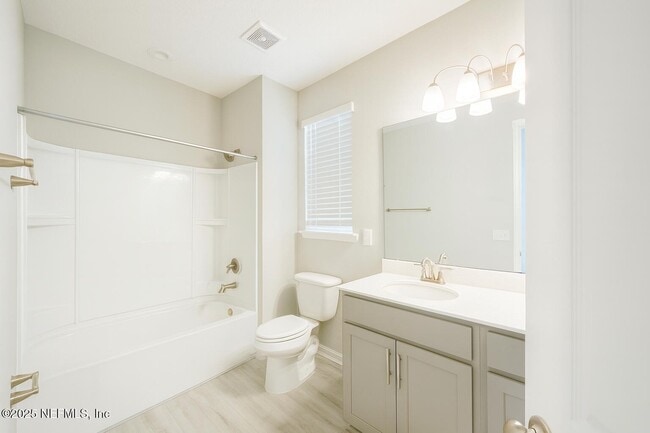 Building Photo - 1827 Amberly Dr