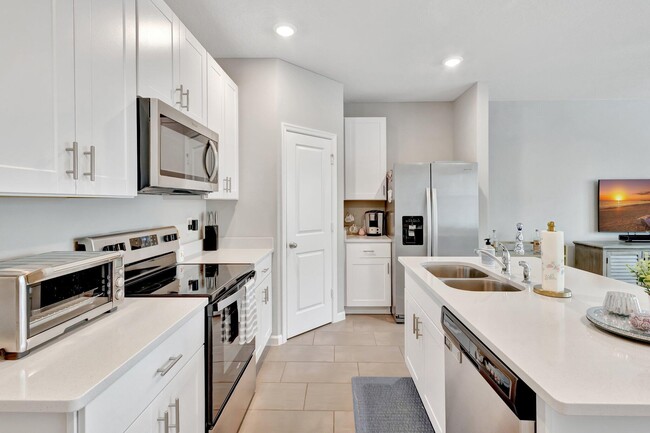 Building Photo - 345 SE Sea Hunt Way