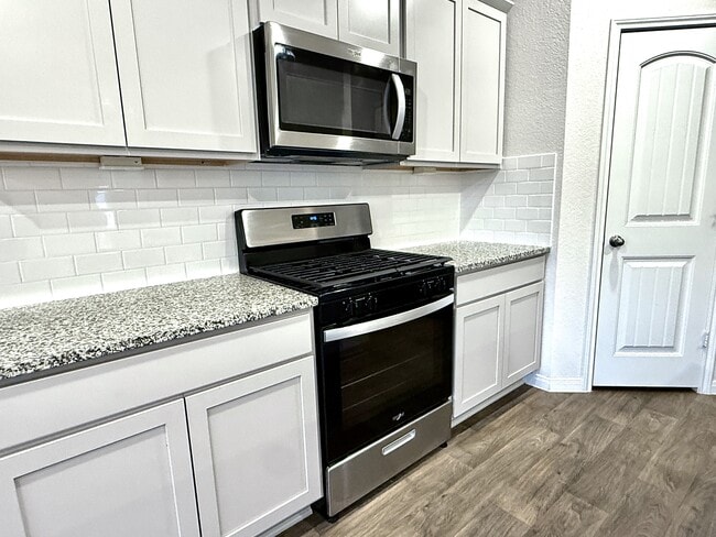 Building Photo - 1305 Middleton Grv