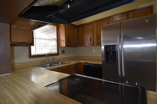 Building Photo - Charming 3-Bedroom Home in Cordova-Comfort & Convenience!