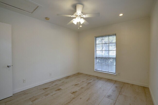 Building Photo - 1208 Shelley Ave