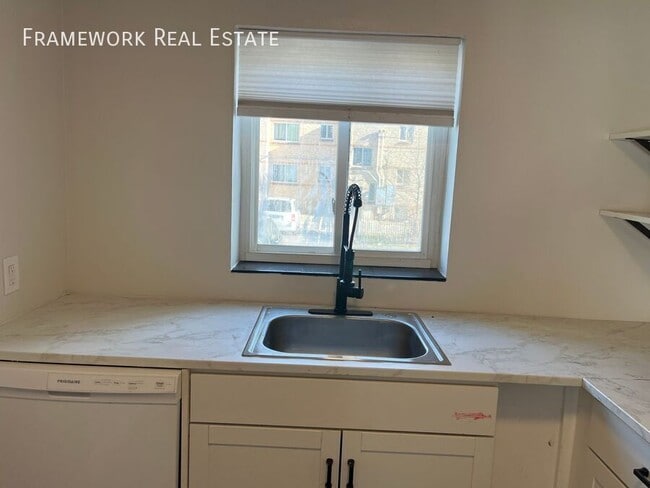 Building Photo - 1524 Wabash St