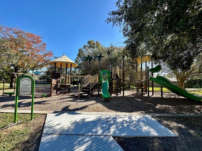 Building Photo - 2523 Baycrest Dr