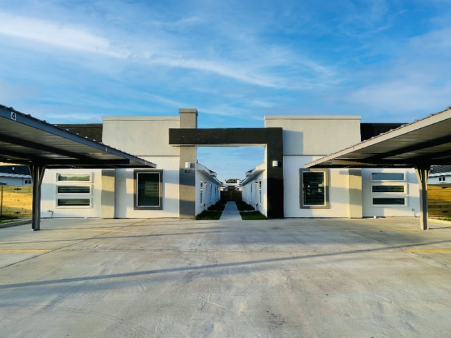 Building Photo - 1623 W Smt Dr