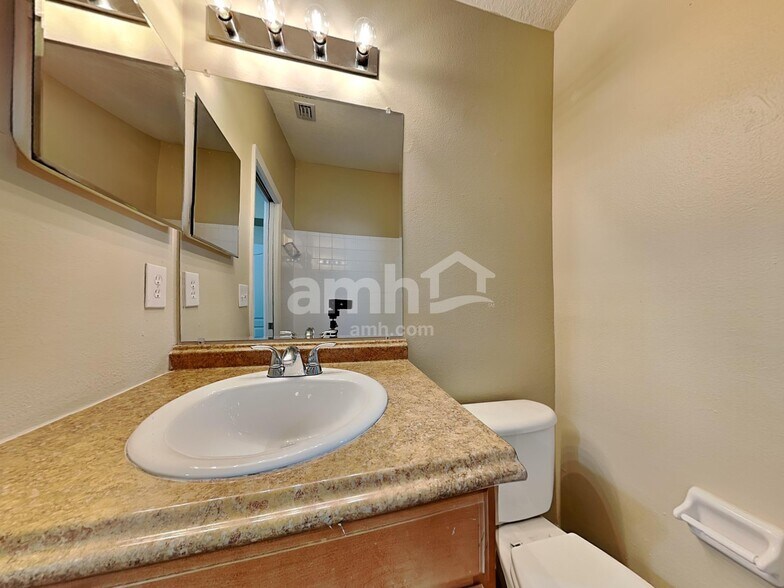 Building Photo - 9312 Hidden Water Cir