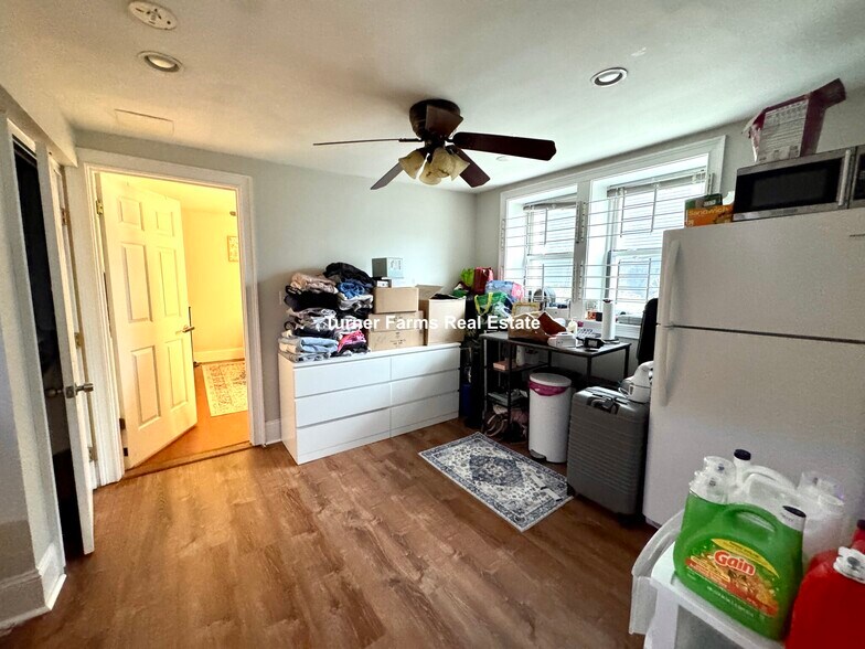 Building Photo - 717 Parker St