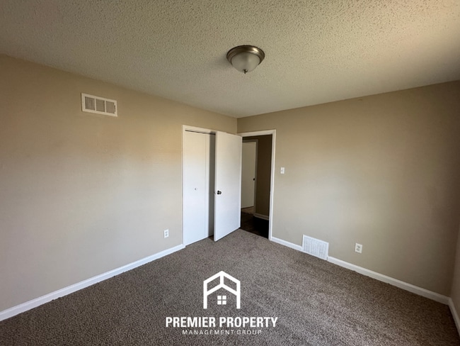 Building Photo - 6015 Harvest Hill Cove