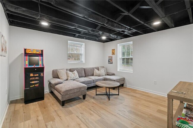 Building Photo - 2790 Sardis St