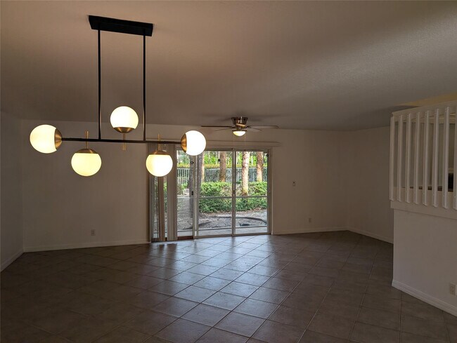 Building Photo - 4759 Pinemore Ln