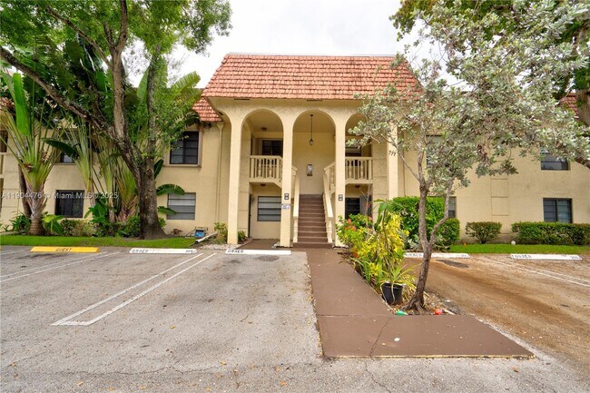 Building Photo - 136 S Cypress Rd