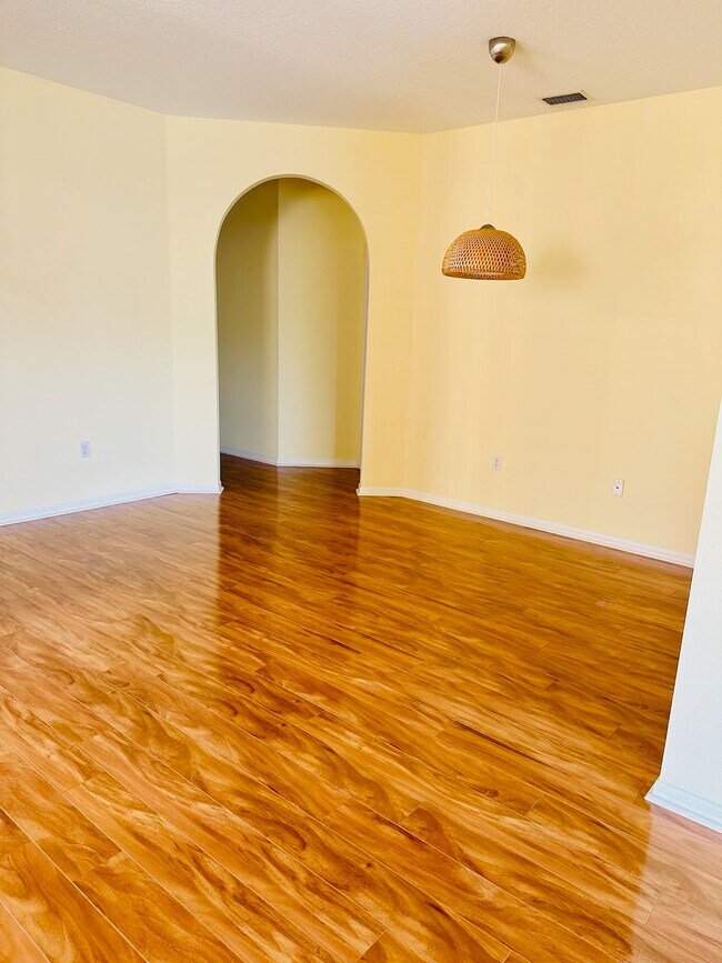 Building Photo - 867 SW Rocky Bayou Ter