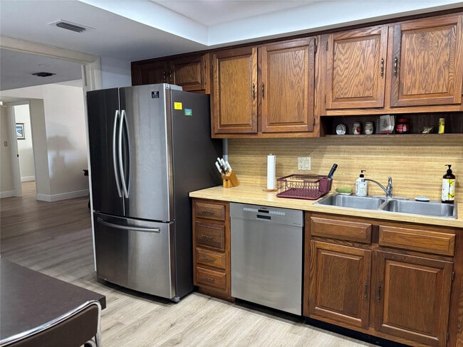 Building Photo - 4900 N Ocean Blvd