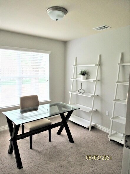 Building Photo - 106 Coyote Trail