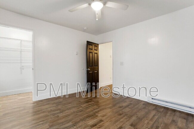 Building Photo - 207 N Mulberry St