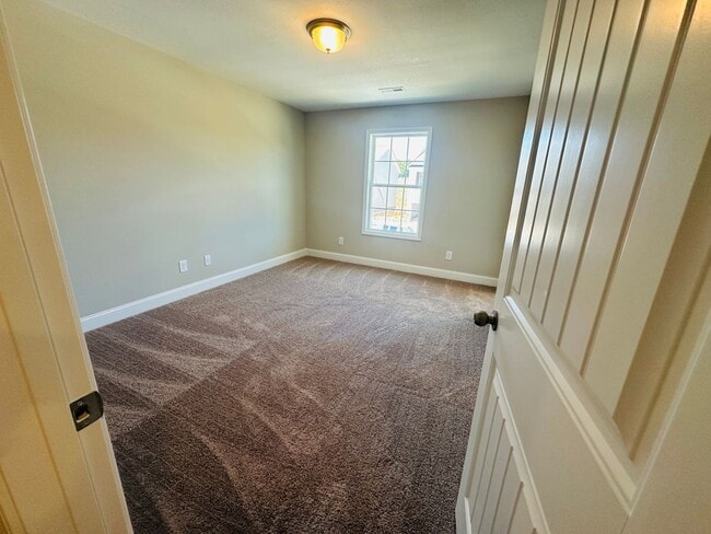 Building Photo - Beautiful Like-New 3 bed/2.5 bath w/ 2-car garage & fenced in backyard available June 24th!