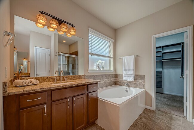 Building Photo - 2431 Garden Falls Dr