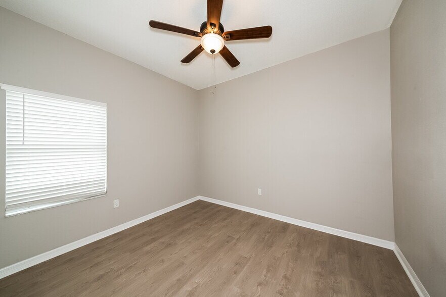 Building Photo - 944 Springwood Cir