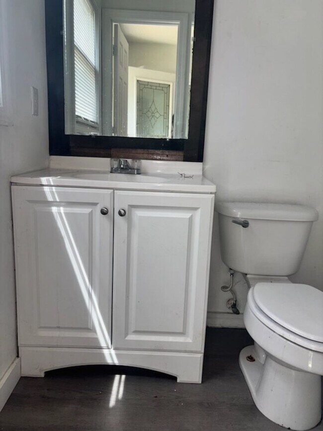 Building Photo - 352 Brookwood Lake Pl