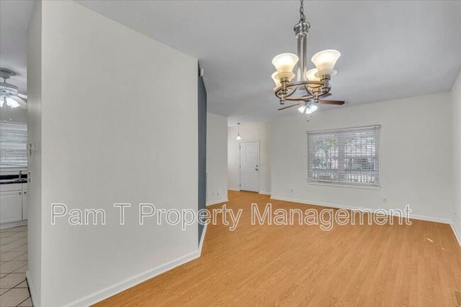 Building Photo - 635 E Henry St