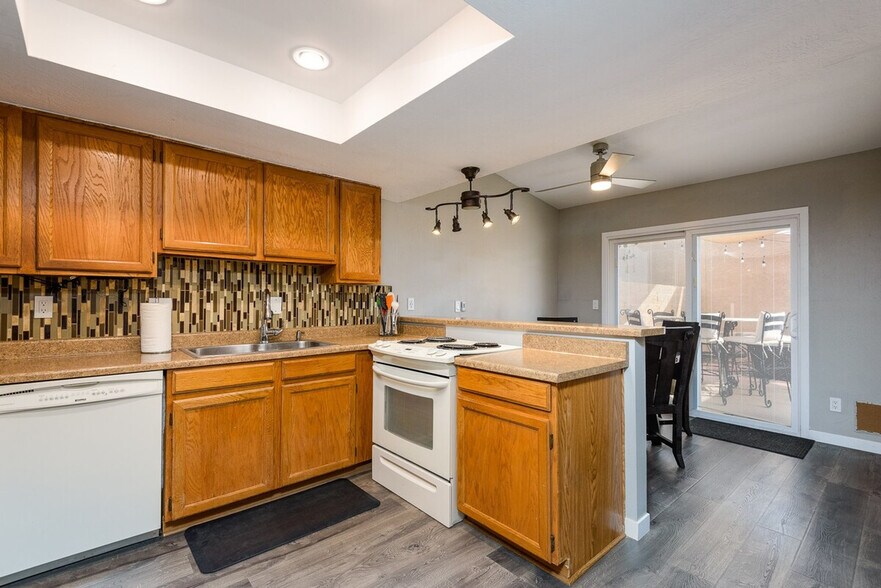 Building Photo - 2041 N 87th Way