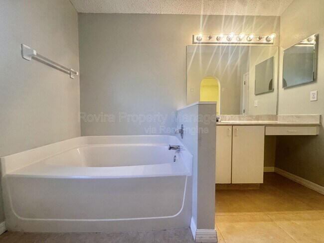 Building Photo - 116 Barrington Dr